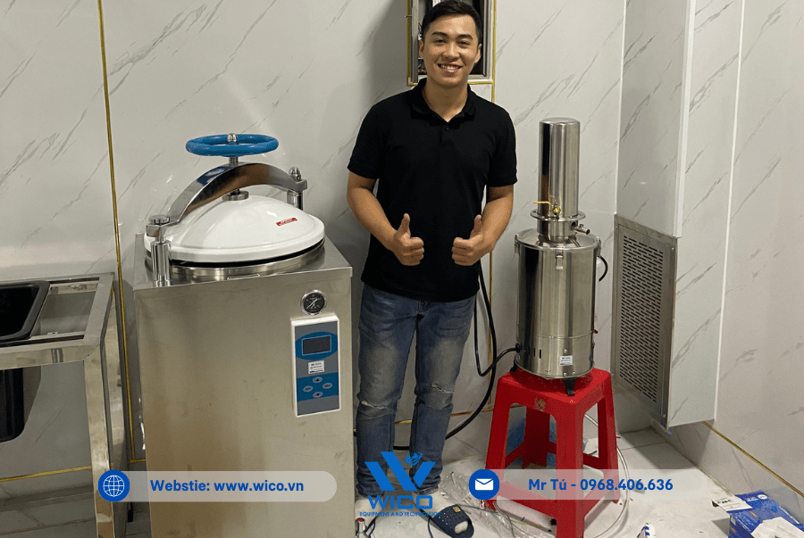 Kỹ sư Wico giao nồi hấp tiệt trùng LS-100HD tại phòng nuôi cấy
