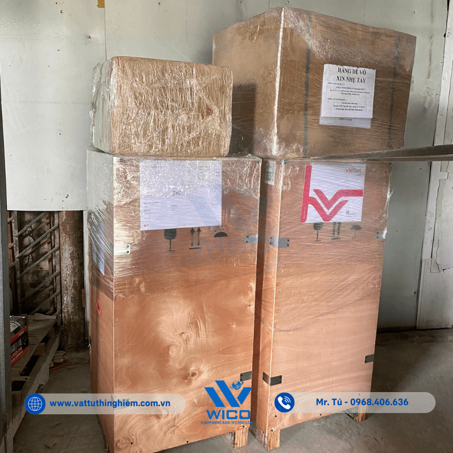 Kiểm tra và đóng gói cẩn thận 2 Nồi hấp LS-100HD, 2 bể rửa siêu âm WUC-68, WUC-110