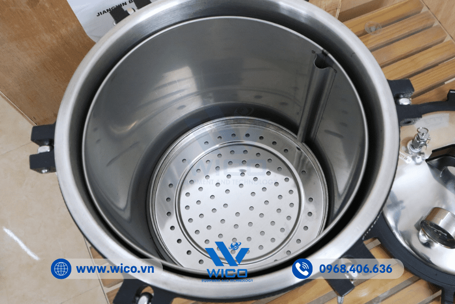 Phía trong Nồi hấp tiệt trùng YX-18LM