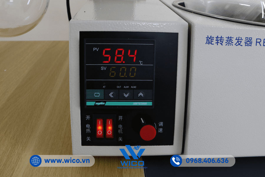 Màn hình và bộ điều khiển của Máy cô quay chân không RE-52A