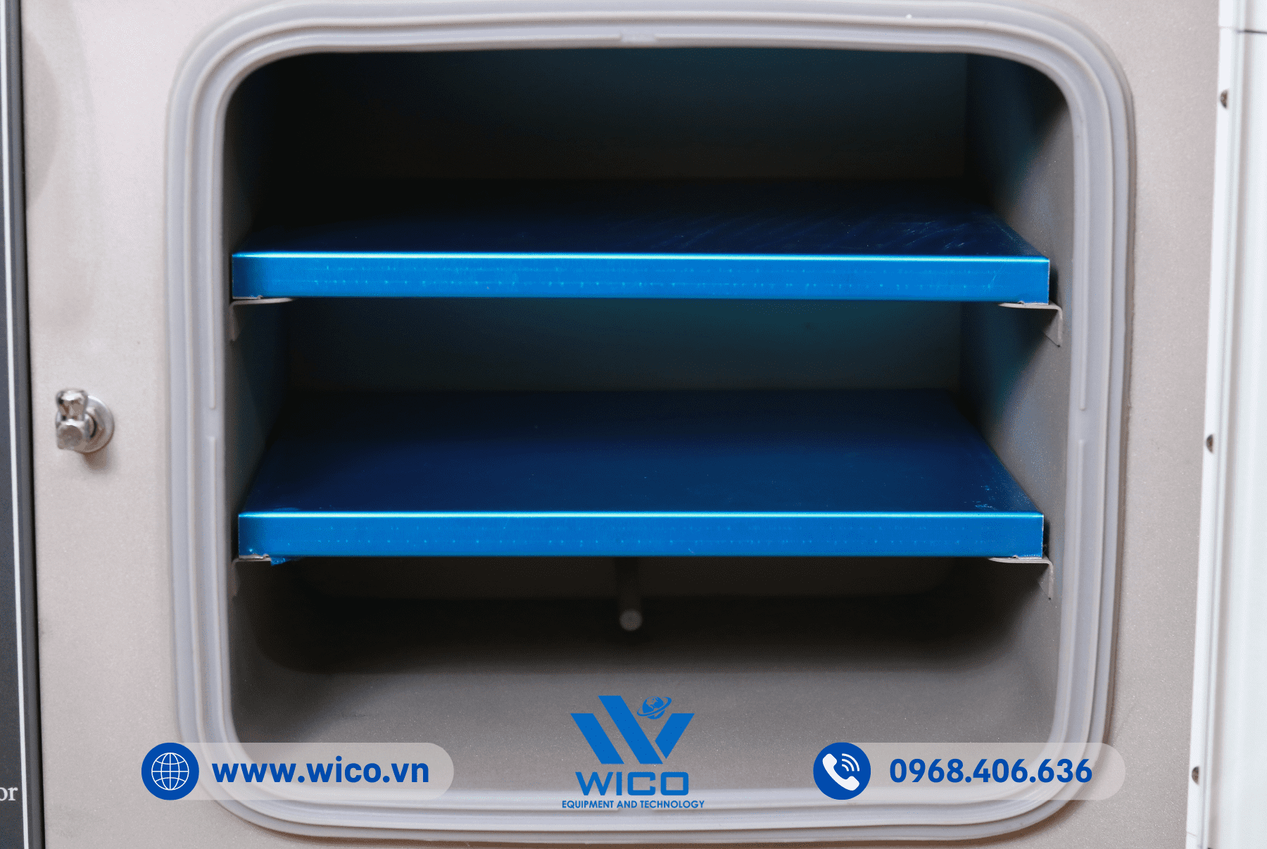 Buồng tủ được làm bằng thép mạ kẽm có độ bền cao