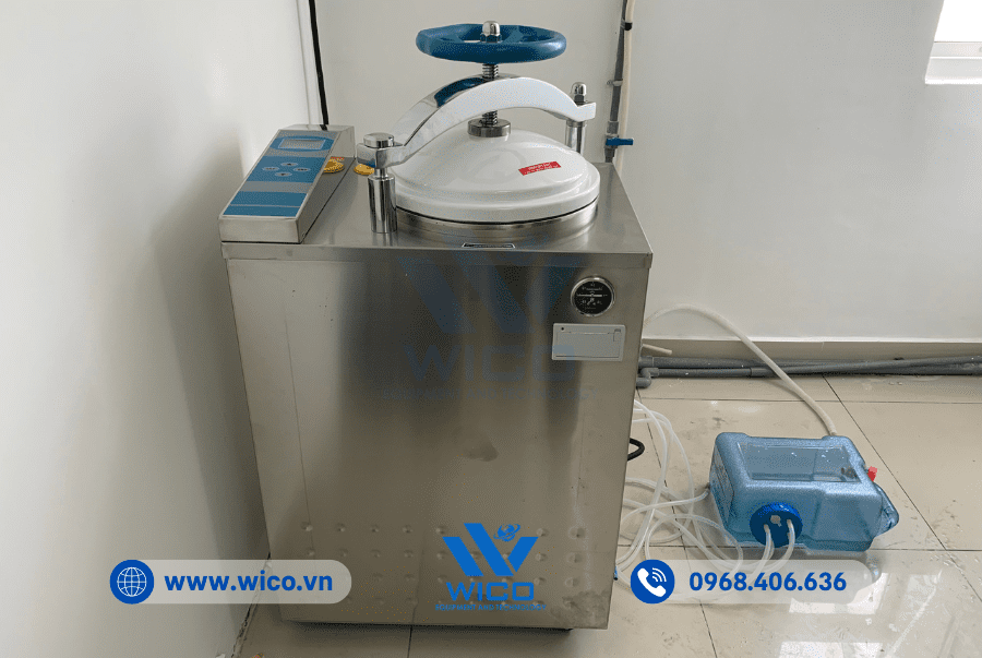Kỹ thuật Wico tới phòng khám ở Cà Mau để bàn giao và HDSD Nồi hấp LS-50HV
