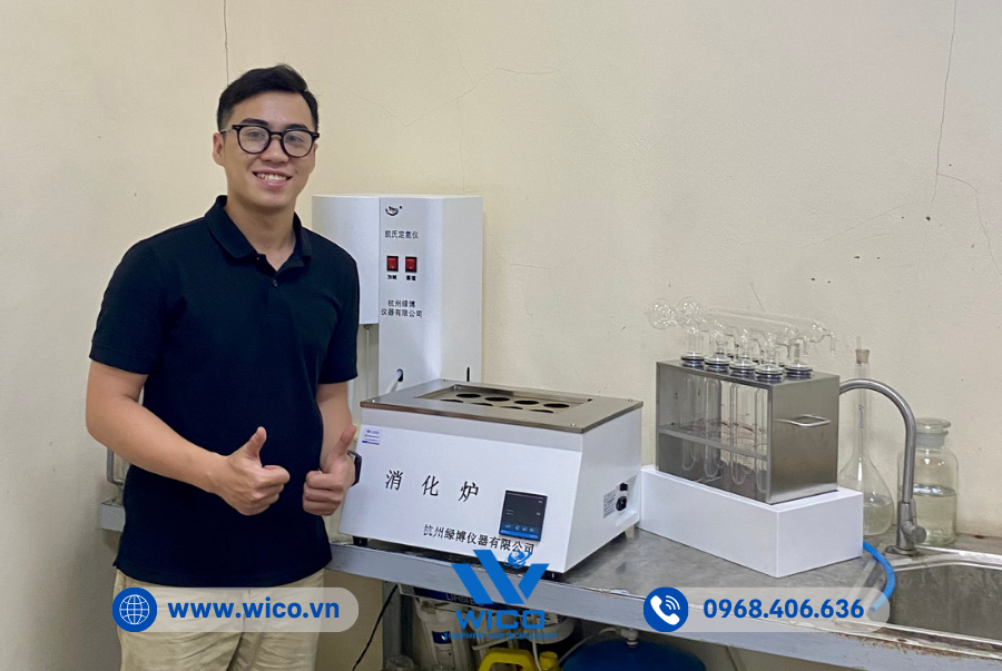 Kỹ thuật viên Wico bàn giao Máy chưng chất đạm KND-08 tại phòng thí nghiệm tại Cửa Lò - Nghệ An