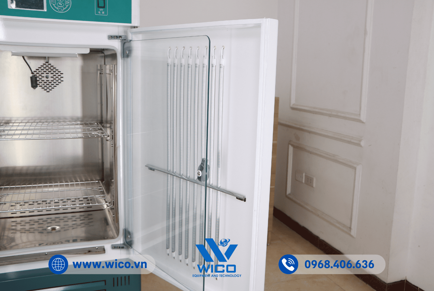 Tủ được trang bị 2 lớp cửa với cửa trong bằng kính dễ quan sát mẫu