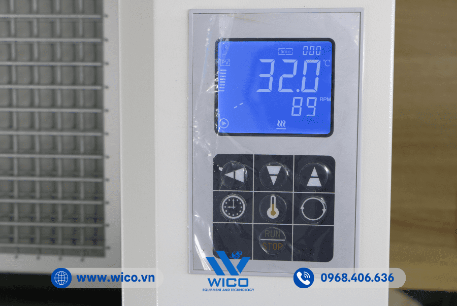 Màn hình và bộ điều khiển của Tủ ấm lắc THZ-312