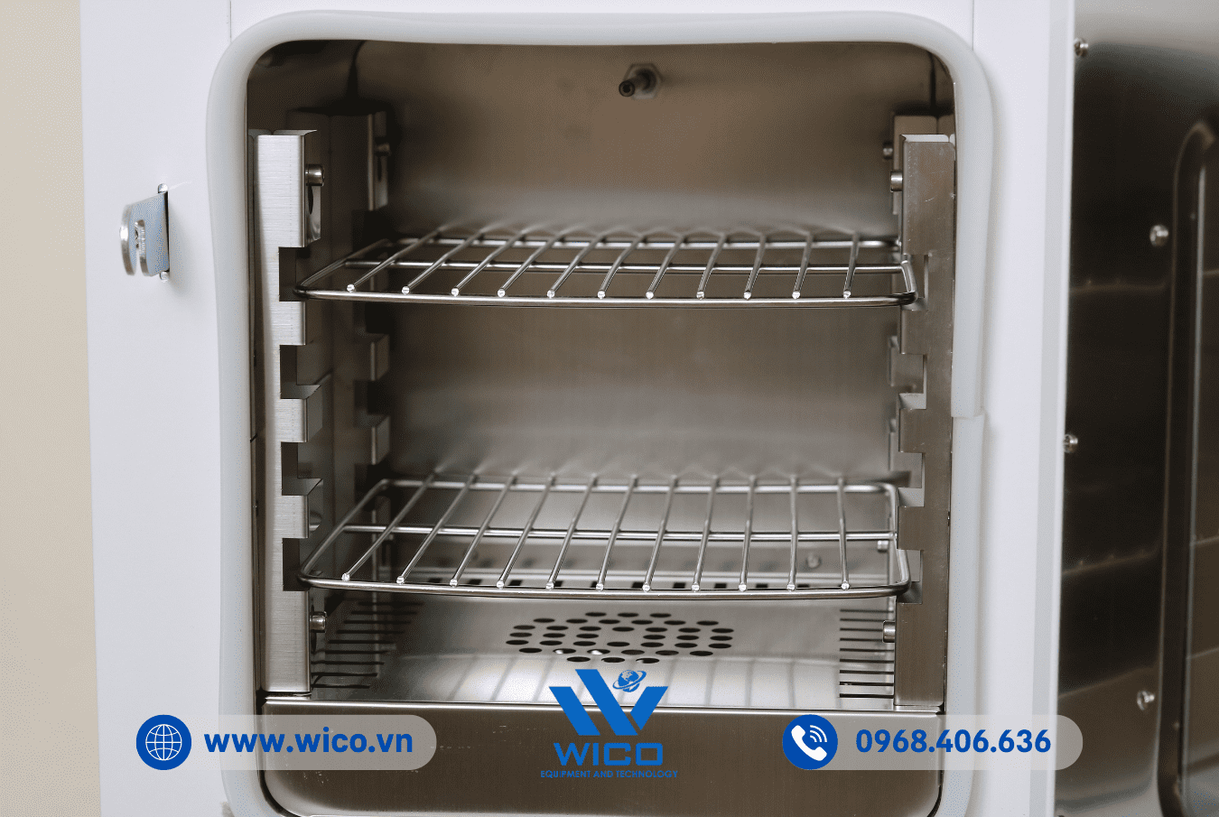 Tủ sấy đối lưu cưỡng bức WGL-20AB được cung cấp kèm theo 2 khay đựng mẫu