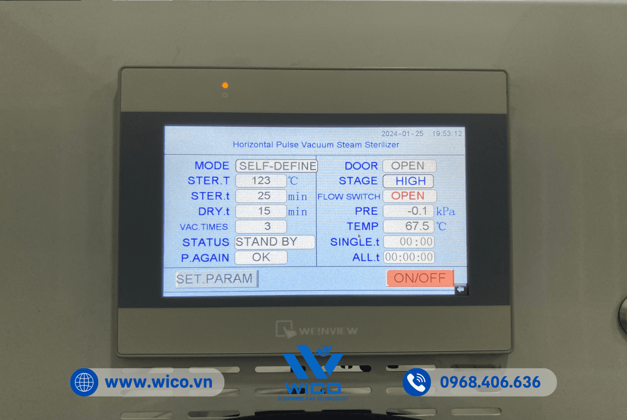 Màn hình LCD có kích thước lớn giúp người dùng vận hành máy dễ dàng