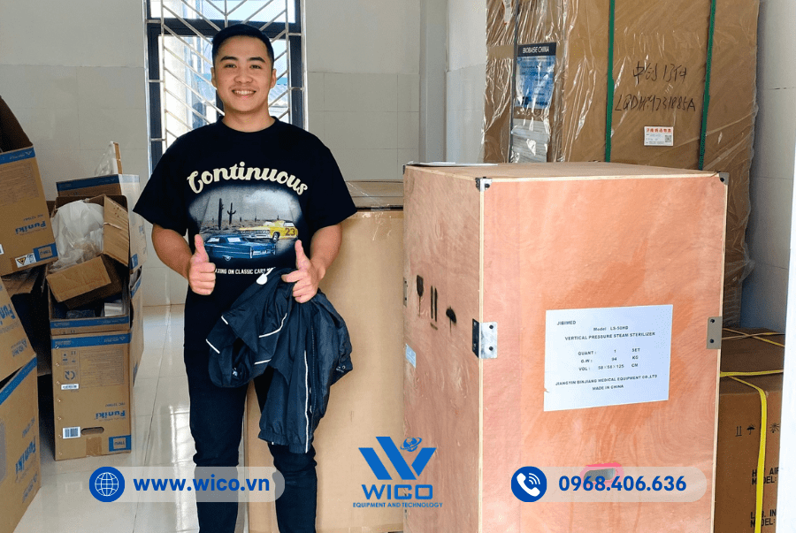 Kỹ thuật viên Wico bàn giao Nồi hấp tiệt trùng Jibimed LS-100HD tại địa điểm của khách hàng