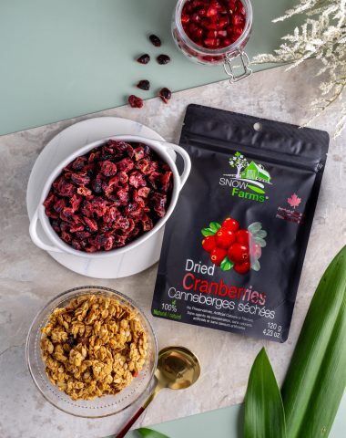 Trái Nam Việt Quất Khô Tự Nhiên Snow Farms Dried Cranberries, Gói 120g