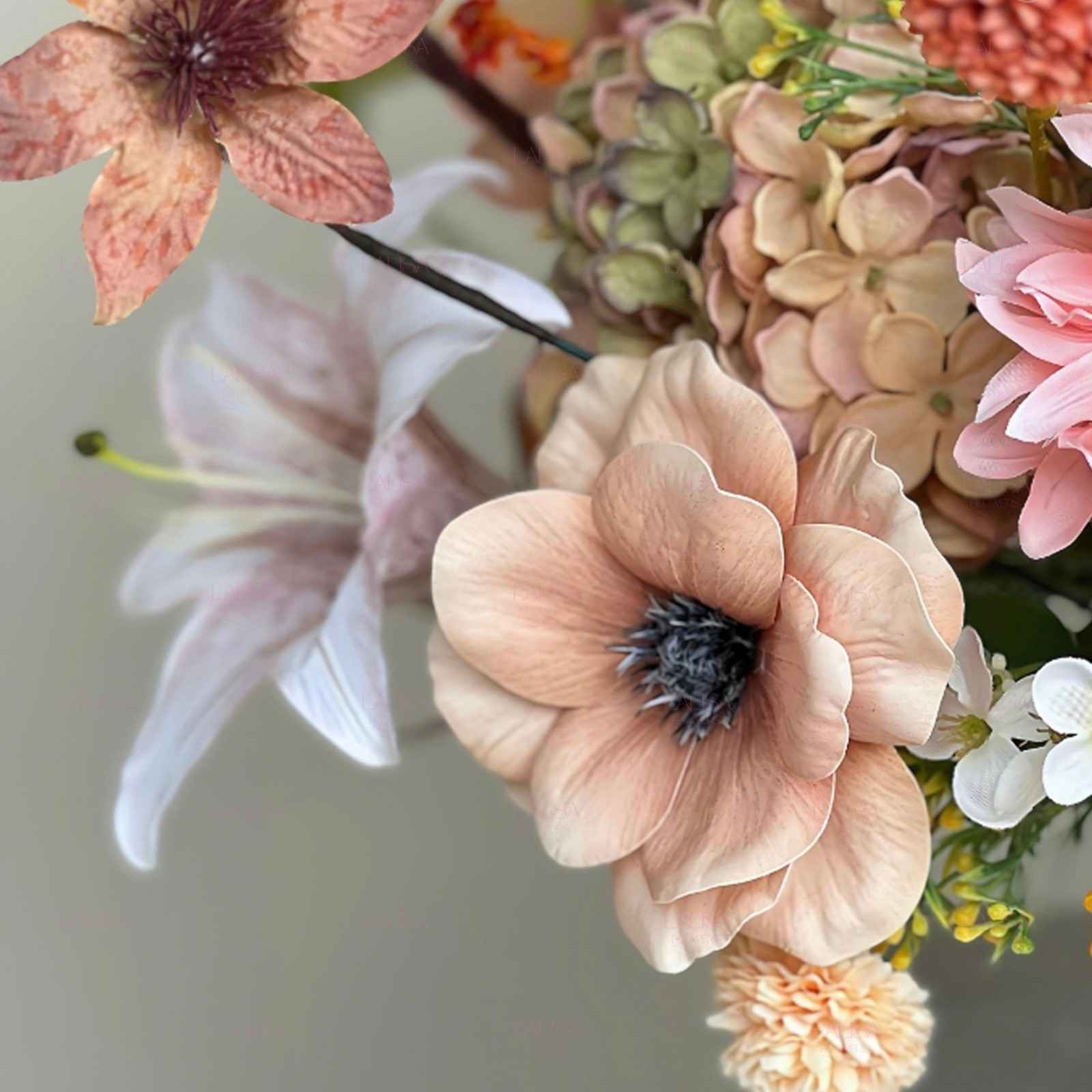 🎃 HOA LỤA HALLOWEEN – KHI SỰ BÍ ẨN GẶP GỠ VẺ ĐẸP TINH TẾ