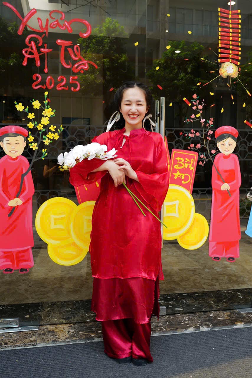 CHECK IN NGAY SHOWROOM HOA LỤA ĐẸP NHẤT TẾT 2025 - ĐIỂM CHỤP ẢNH TẾT LÝ TƯỞNG NHẤT THỦ ĐỨC CHO CHỊ EM