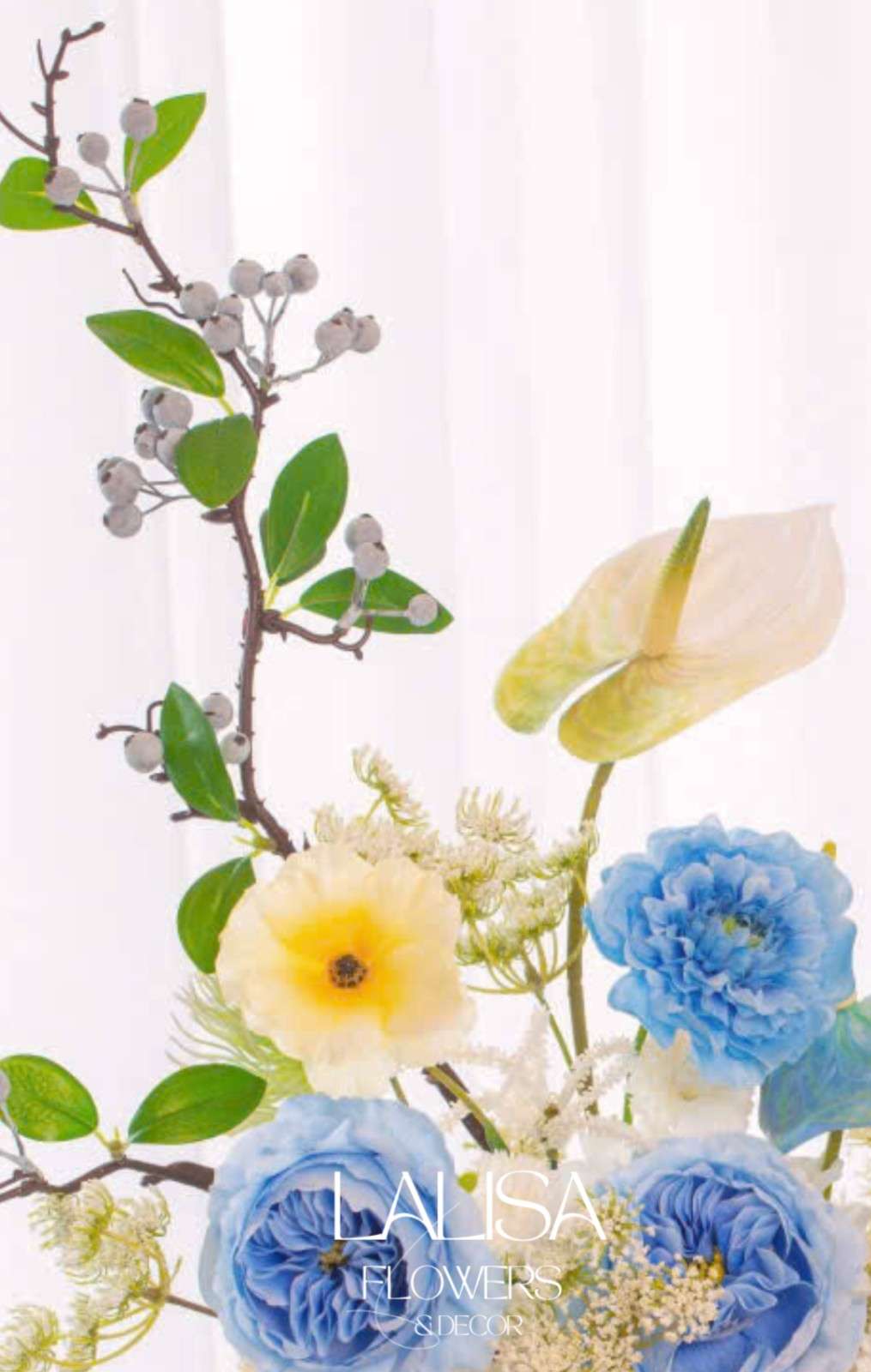 “SẮC HOA KHÔNG MÙI” – NHƯNG VẪN ĐỦ ĐỂ LÀM MỀM CẢ MỘT NGÀY DÀI