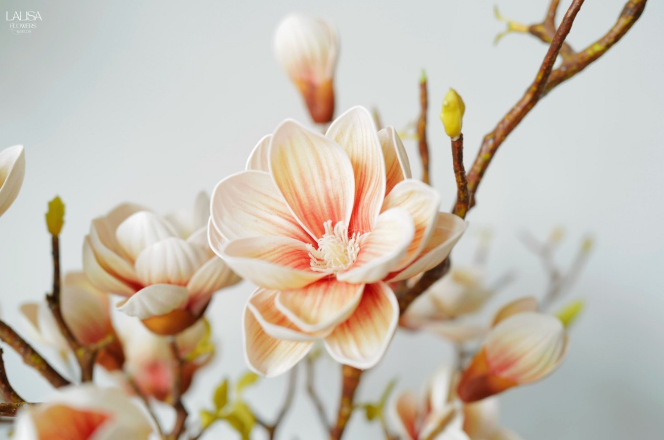 Tuyệt Chiêu Decor Hoa Lụa Cao Cấp: Nâng Tầm Biệt Thự, Văn Phòng và Đại Sảnh