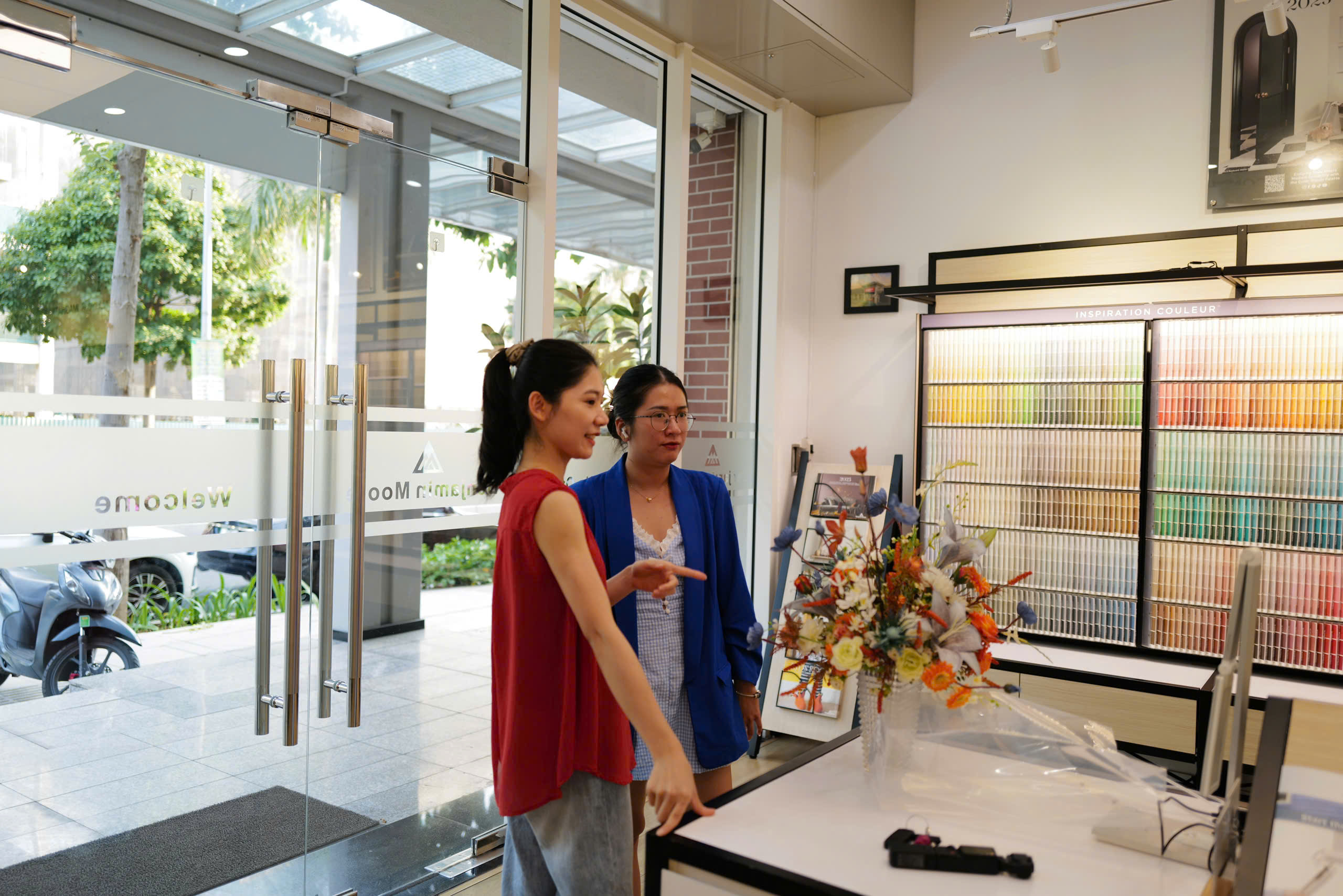 TẠI SAO HOA LỤA ĐẠI SẢNH GIÚP NÂNG TẦM HÌNH ẢNH CHO DOANH NGHIỆP TỪ CÁI NHÌN ĐẦU TIÊN