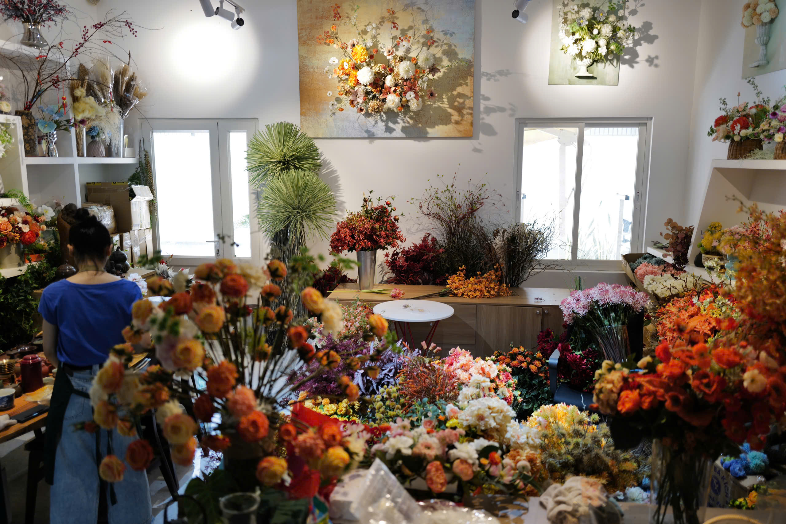 ĐỪNG CHỈ NGẮM HOA – THAM GIA WORKSHOP CẮM HOA VÀ CHECK-IN NGHÌN LIKE NGAY TẠI SHOWROOM HOA ĐẸP NHẤT THÀNH PHỐ!