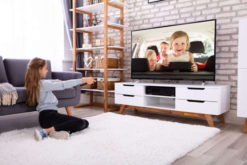 Kinh nghiệm chọn tivi cho gia đình có trẻ nhỏ