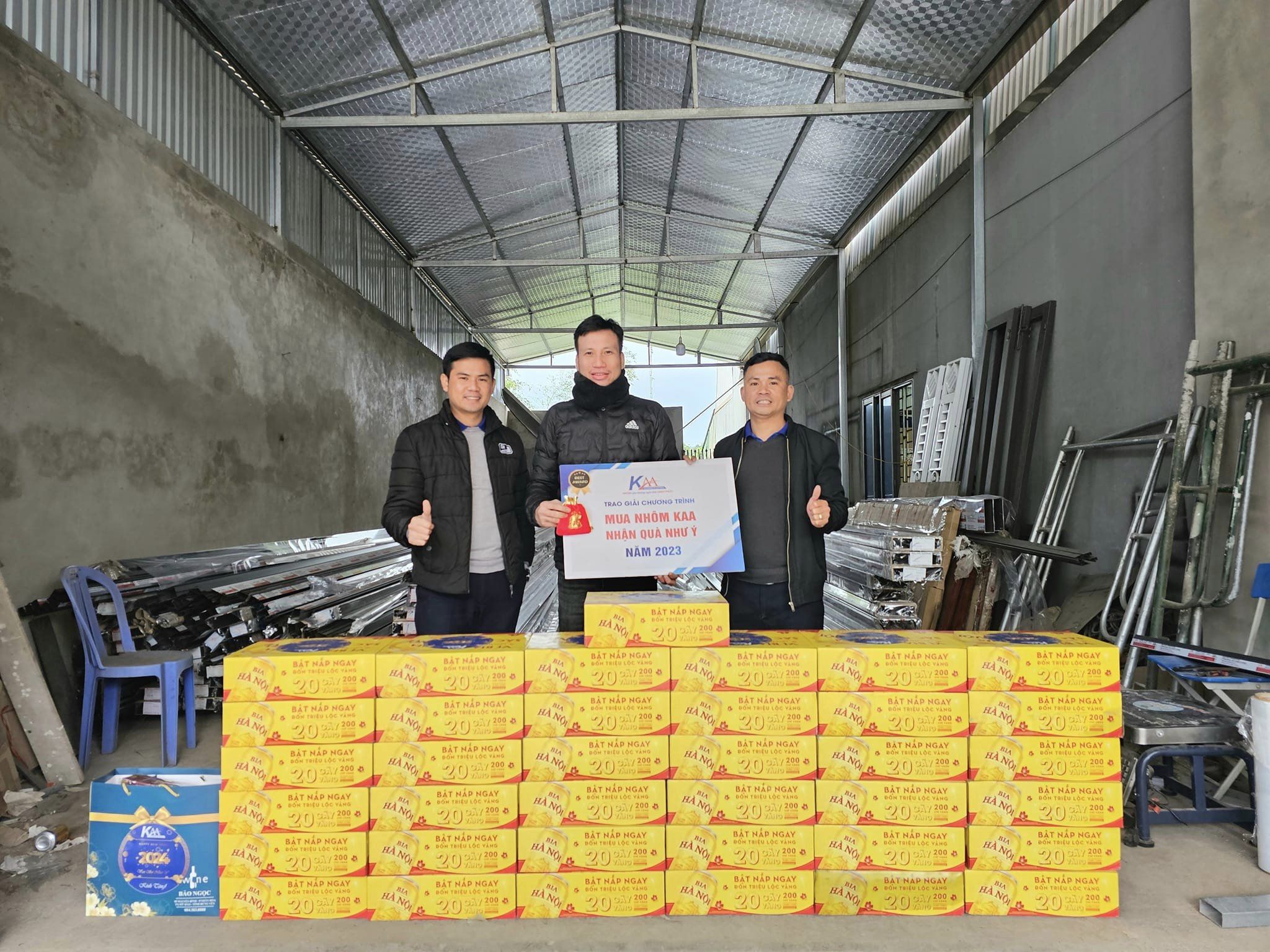 NHÔM KAA TẶNG QUÀ TẾT KHÁCH HÀNG TẠI LÀO CAI