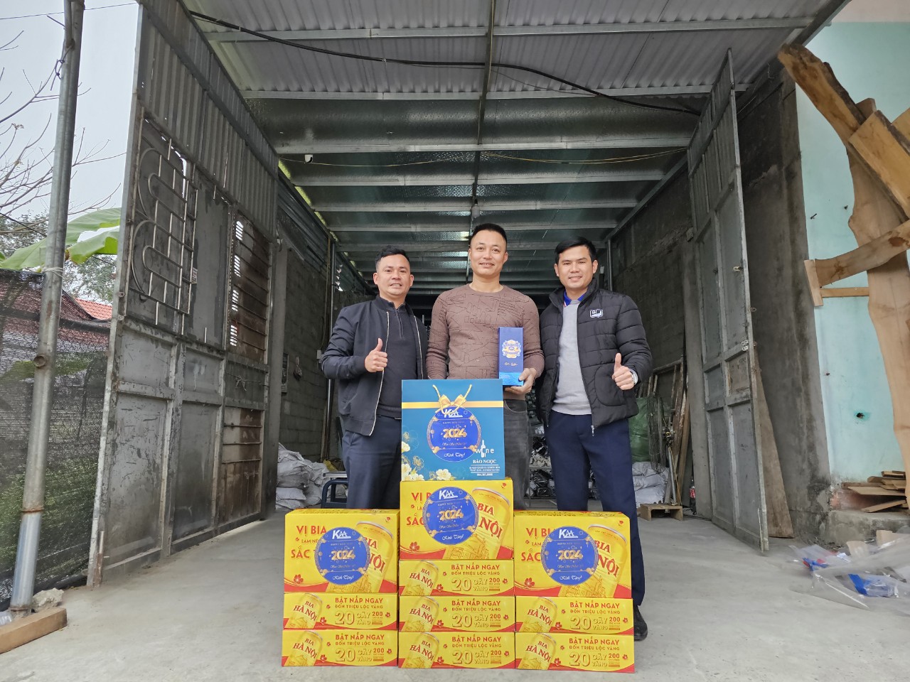 NHÔM KAA TẶNG QUÀ TẾT KHÁCH HÀNG TẠI TUYÊN QUANG