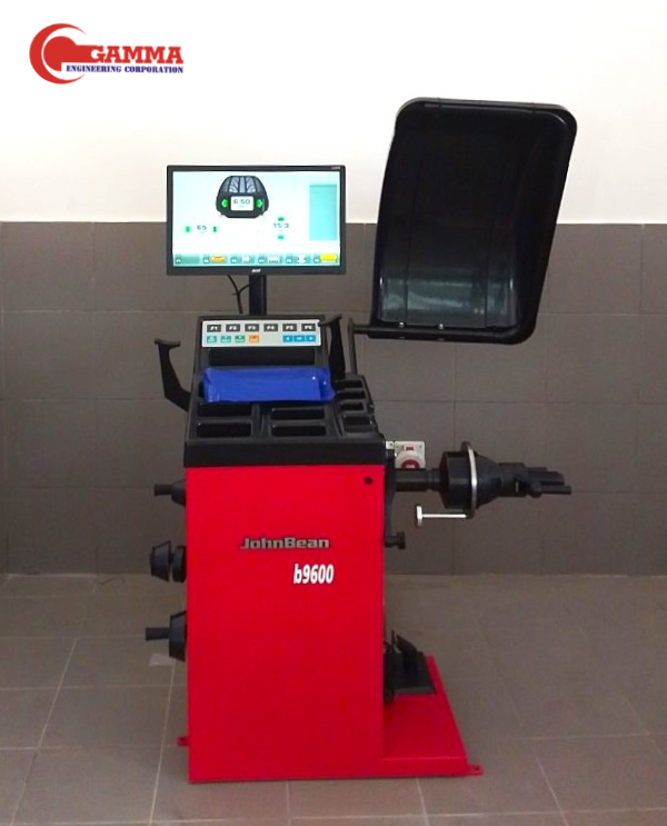 Máy cân bằng lốp - thiết bị không thể thiếu của xưởng dịch vụ ô tô