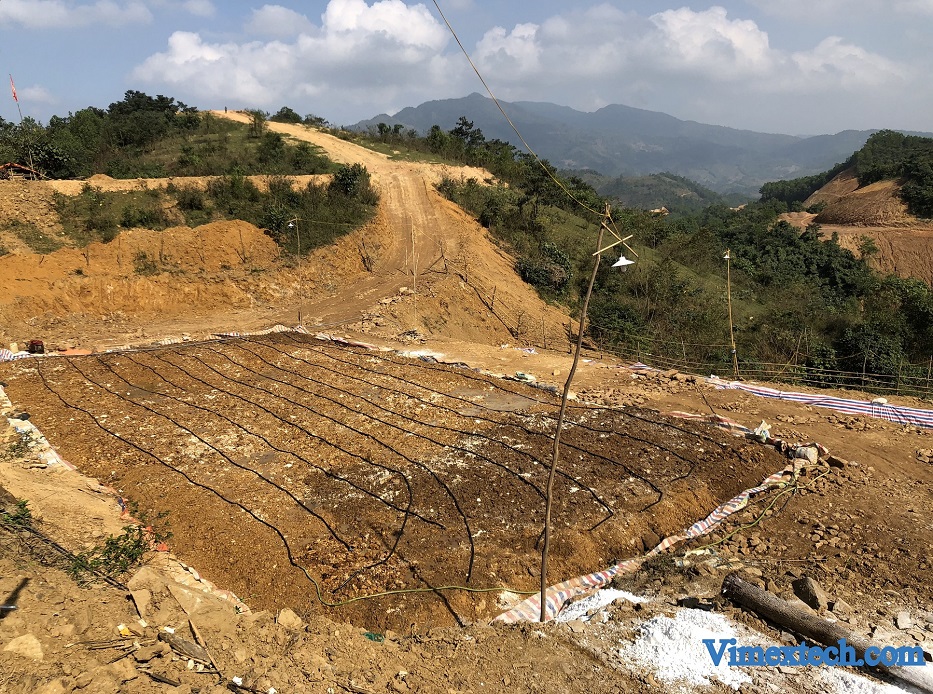 Tưới phun mưa và tưới nhỏ giọt trong quá trình tách đống Au phương pháp nào tốt hơn?