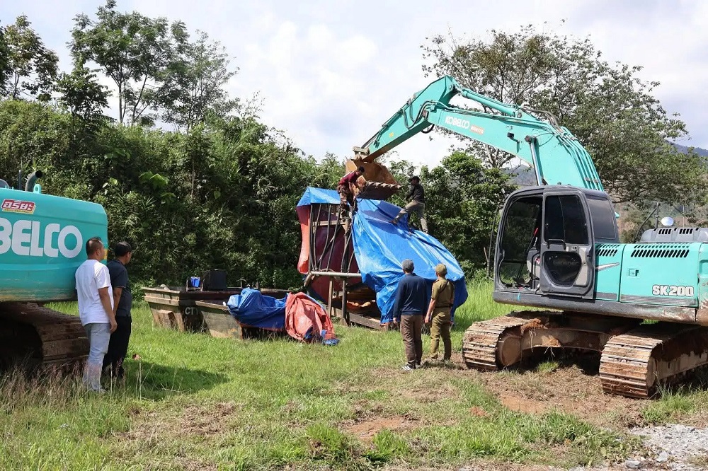 Xaysomboun triệt phá điểm khai thác vàng trái phép