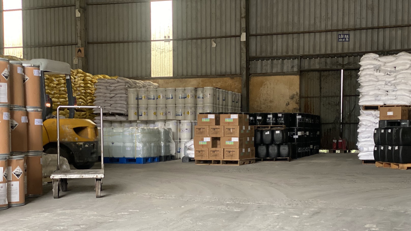 Hóa chất độc hại được rao bán tràn lan: Bịt 'lỗ hổng' trong quản lý