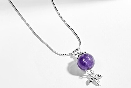 Bí quyết chọn mặt dây chuyền đá phong thủy cho nữ