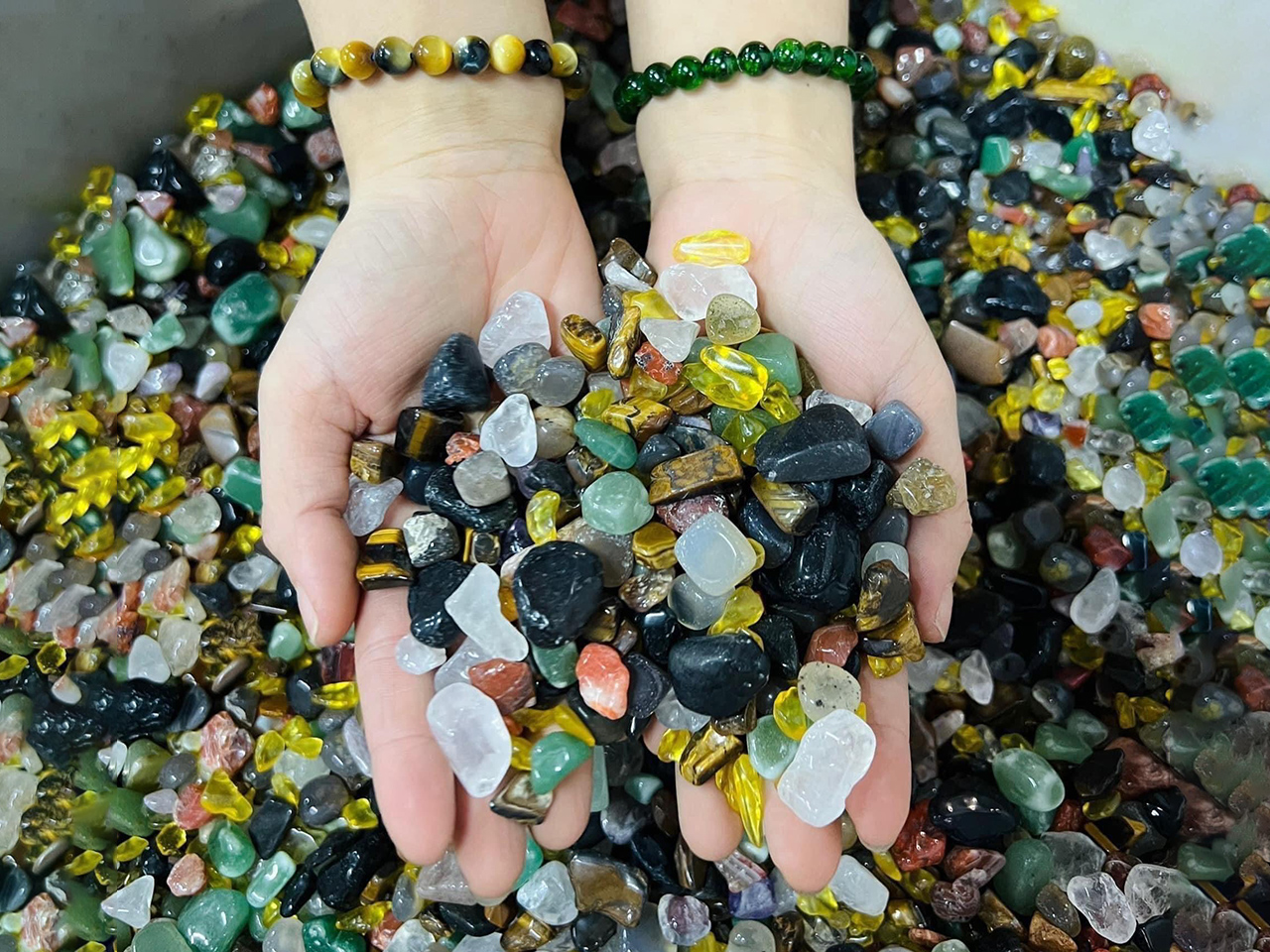 Đá thạch anh vụn rải nền nhà, rải mộ để tăng tài lộc