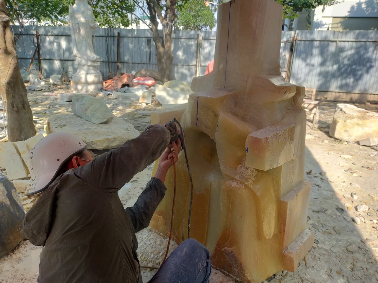 Mô tả Quy trình chế tác tượng Phật Giáo tại xưởng chế tác Đá Quý Việt