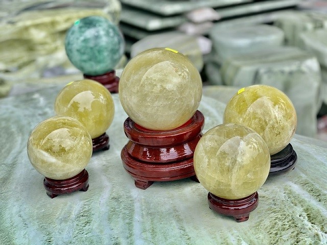 quả cầu đá phong thuỷ