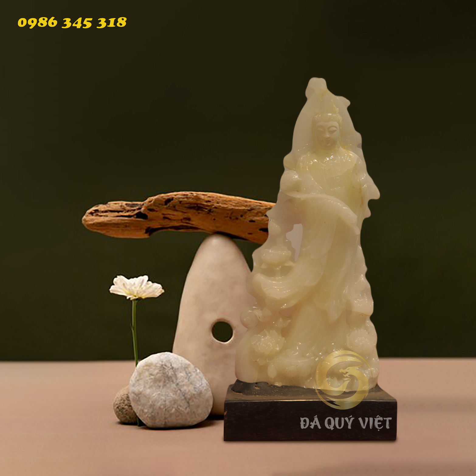 Tác phẩm Quan Thế  Âm Bồ Tát (KT 55cm x 25cm)