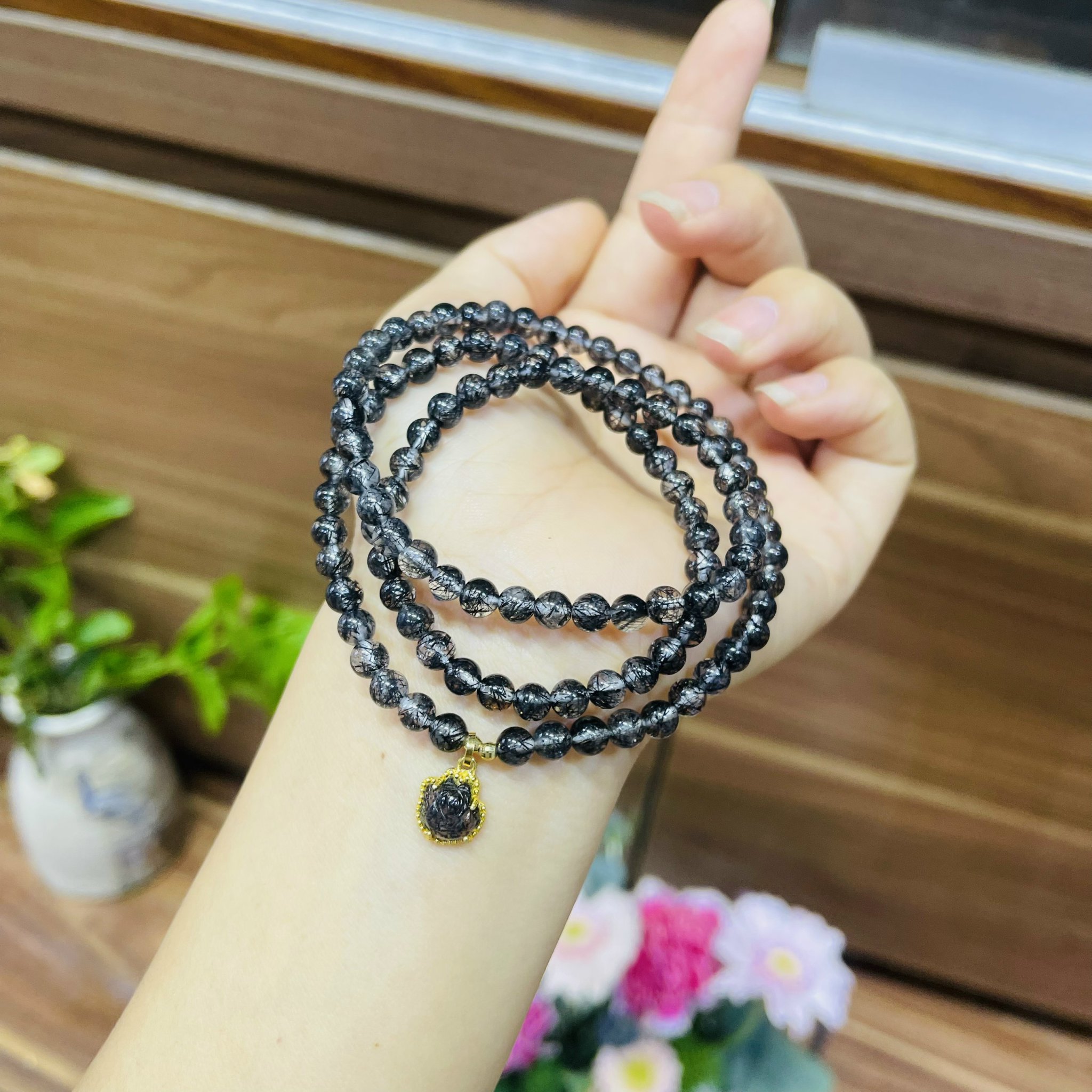 Vòng tay thạch anh tóc đen mix hồ ly bọc vàng.