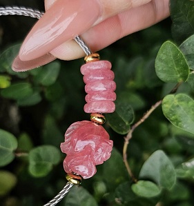 Vòng tay đá thạch anh hồng mặt Hồ ly đào hoa mix ngũ điếu