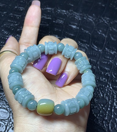 Vòng tay Lục Tự cẩm thạch jadeite A  10.6li 31gram