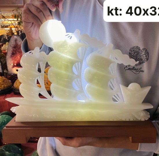 Tác phẩm Thuận buồm xuôi gió (KT 40 x 32 cm)