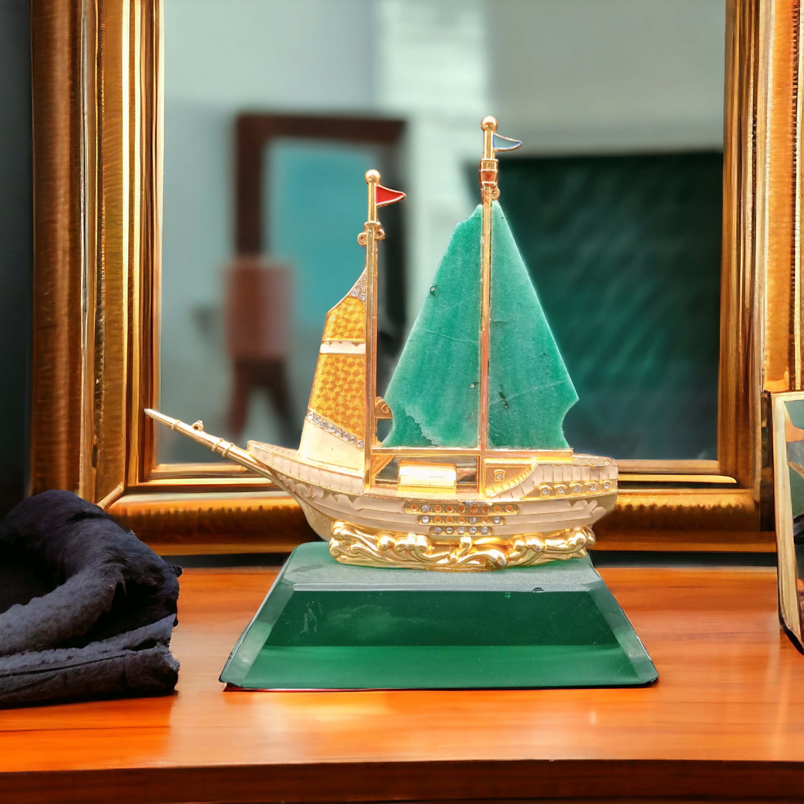 Tác phẩm Thuận buồm xuôi gió (KT 23 * 17 cm)