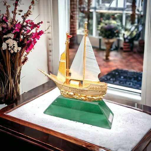 Tác phẩm Thuận buồm xuôi gió (KT 25 * 18 cm)