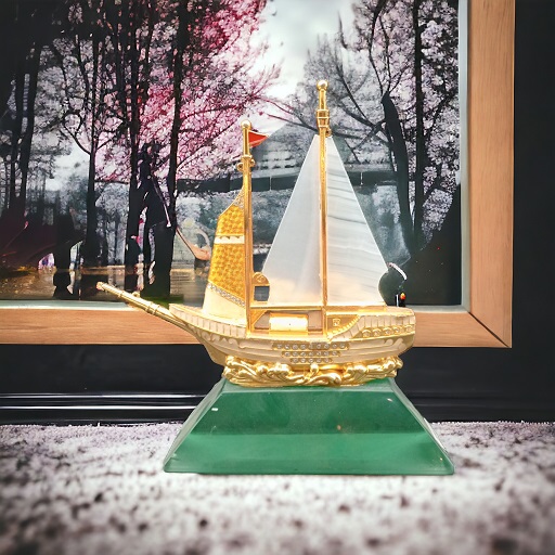 Tác phẩm Thuận buồm xuôi gió (KT 25 * 18 cm)