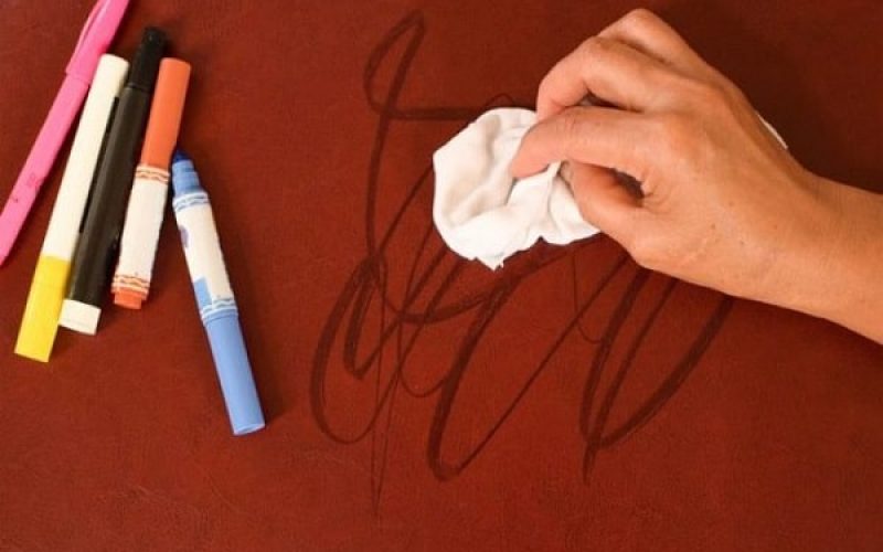 4 cách tẩy mực bút bi trên ghế sofa cực kỳ hiệu quả chỉ 10 phút