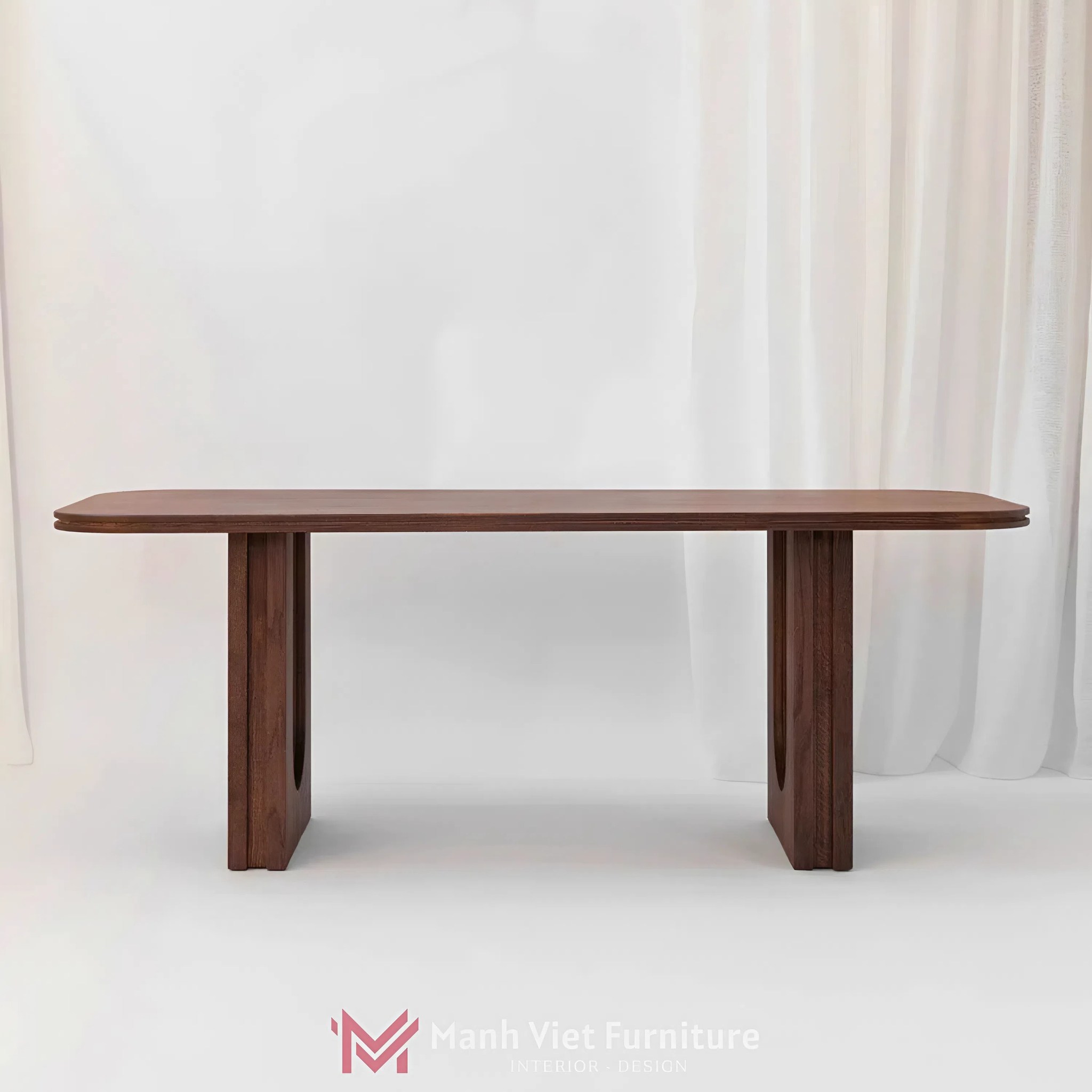 Emphasis Dining Table