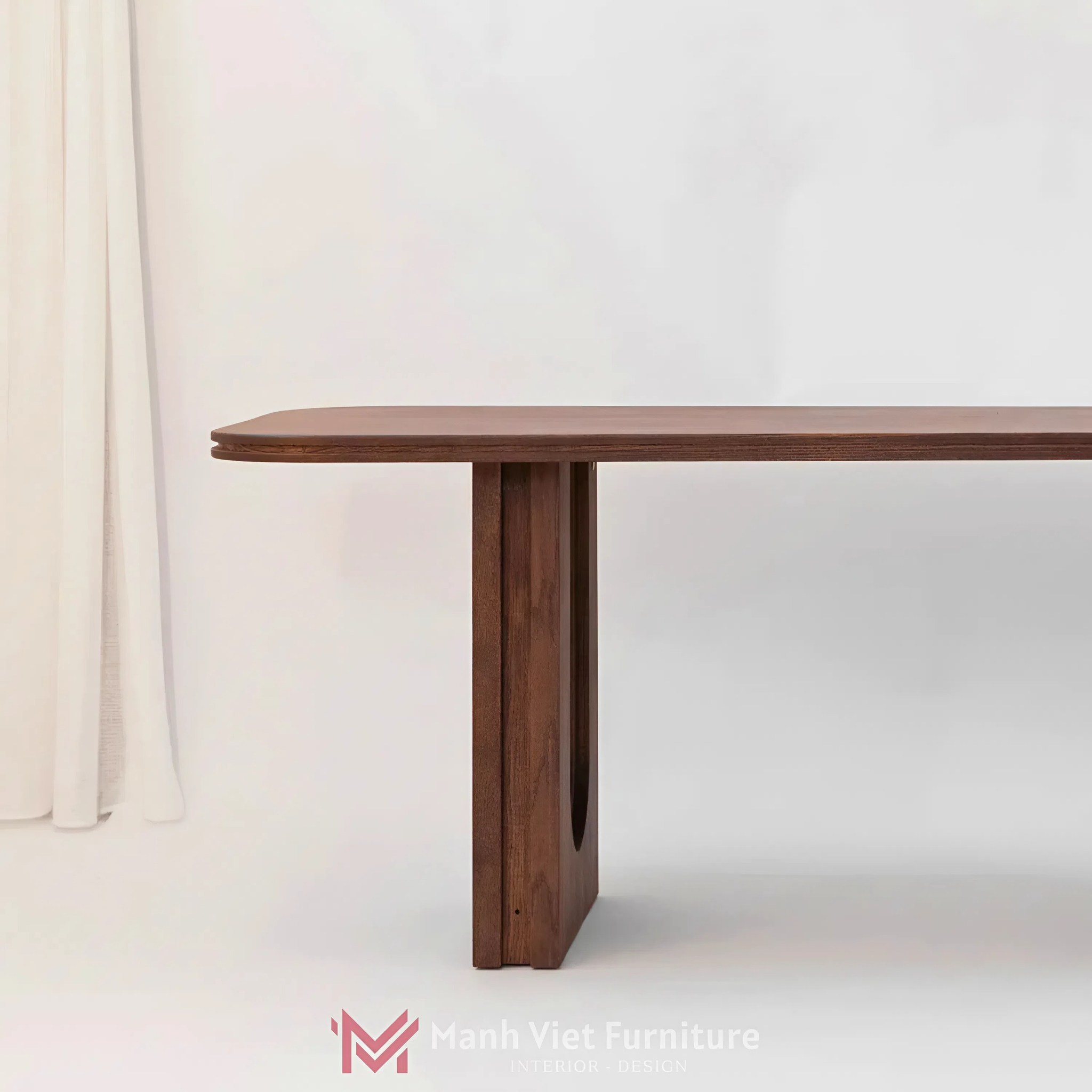 Emphasis Dining Table