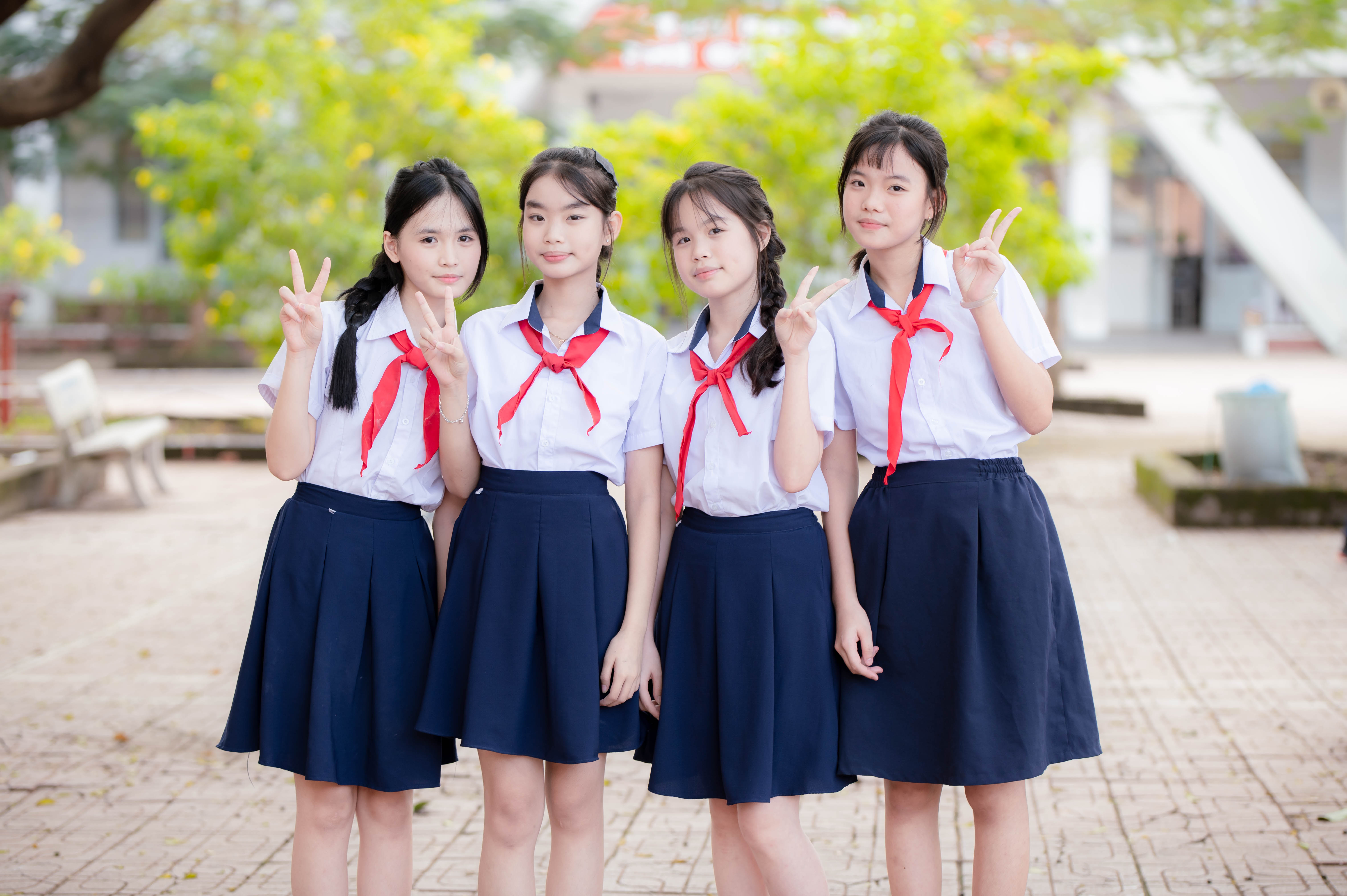 Áo học sinh nữ cấp 2 - Trường Thực Hành Sư Phạm