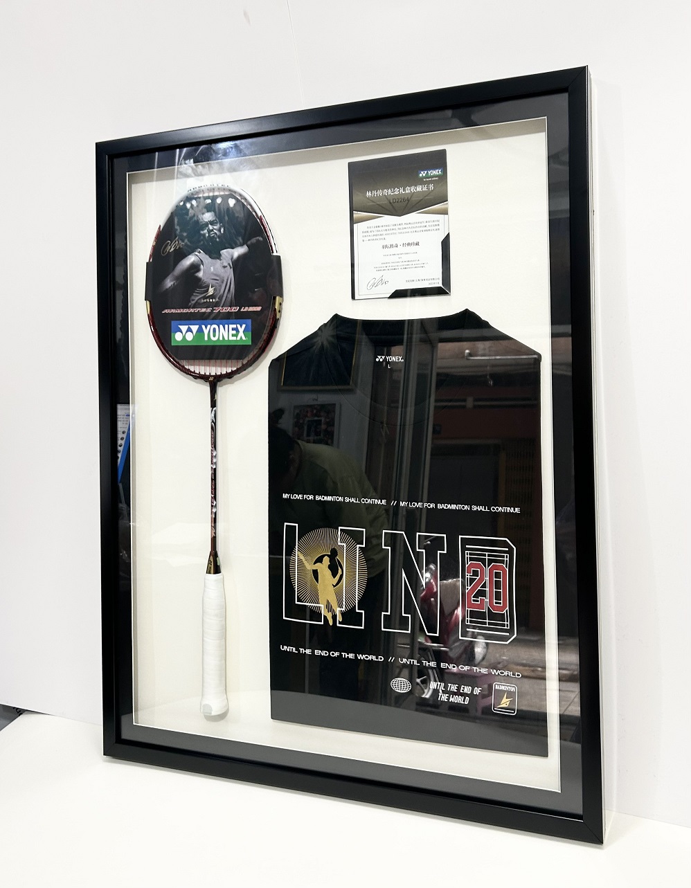 Đóng Khung Áo Cầu Lông Kỷ Niệm Kèm Vợt – Giữ Trọn Đam Mê Tại Khung Tranh Nice House