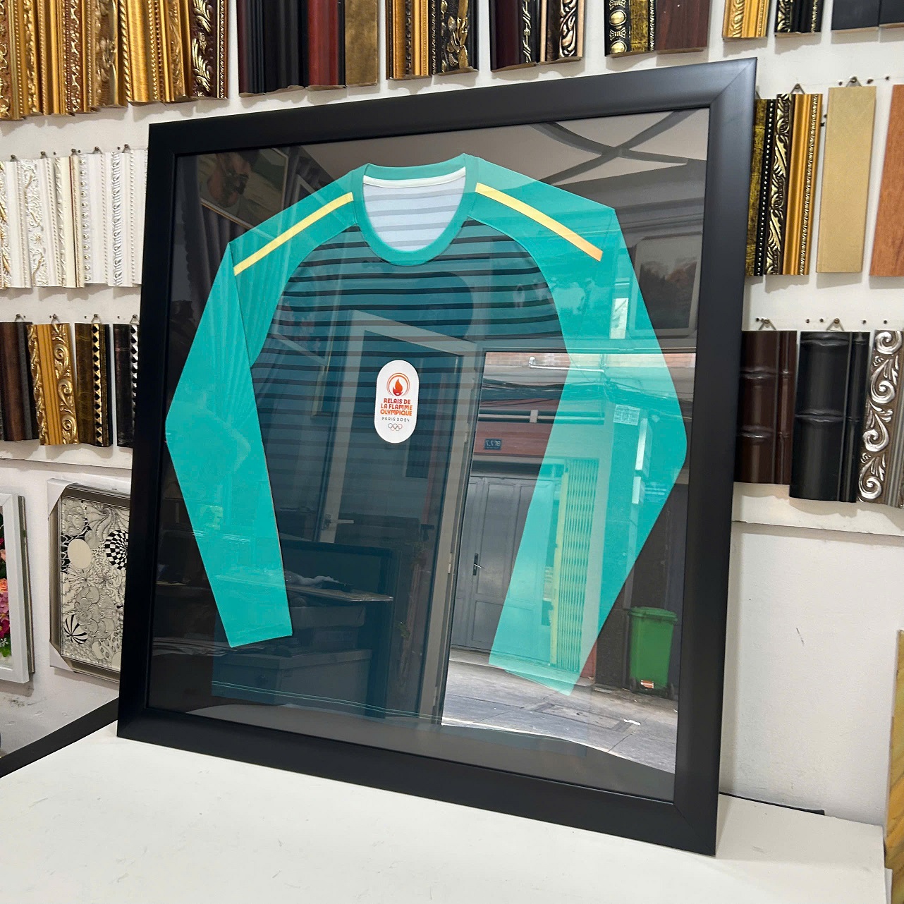 KHUNG ÁO TAY DÀI GẤP GỌN THẲNG BĂNG – GIẢI PHÁP TRƯNG BÀY SIÊU ĐẸP TẠI KHUNG TRANH NICE HOUSE