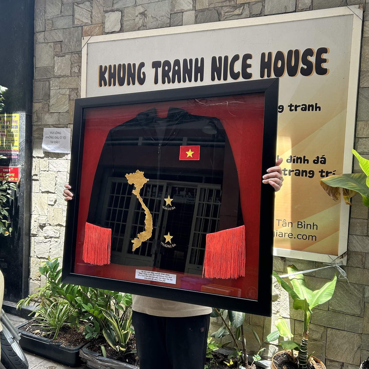 ĐÓNG KHUNG ÁO VÕ SĨ WBO – LƯU GIỮ VINH QUANG TẠI KHUNG TRANH NICE HOUSE