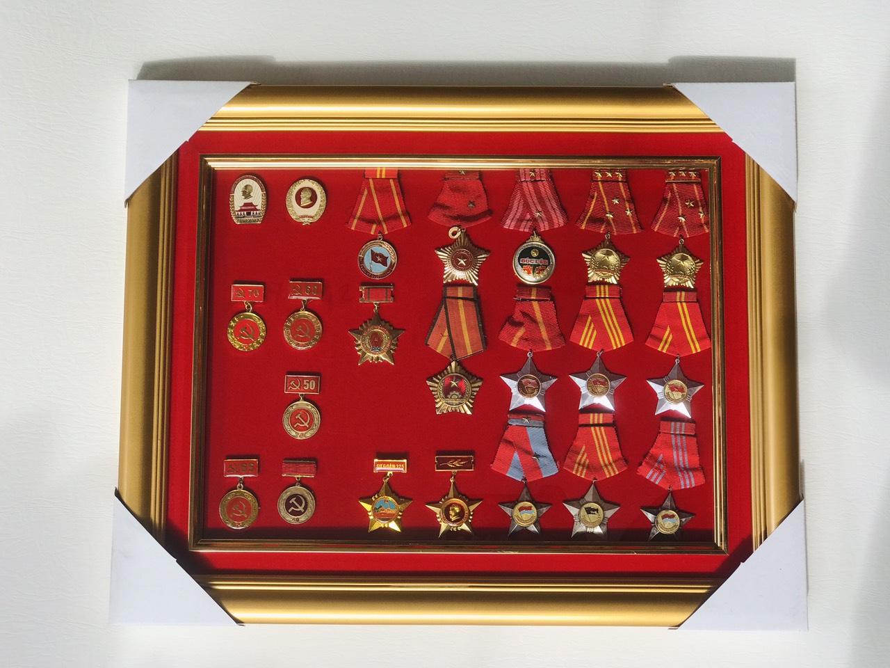 Đóng Khung Huân Chương – Huy Chương Đẹp & Sang Trọng Tại Khung Tranh Nice House