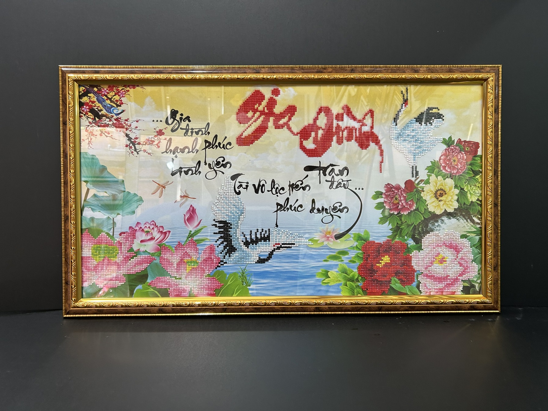 Đóng Khung Tranh Thêu,Tranh Đính Đá giá rẻ, uy tín, chất lượng tại TP.HCM