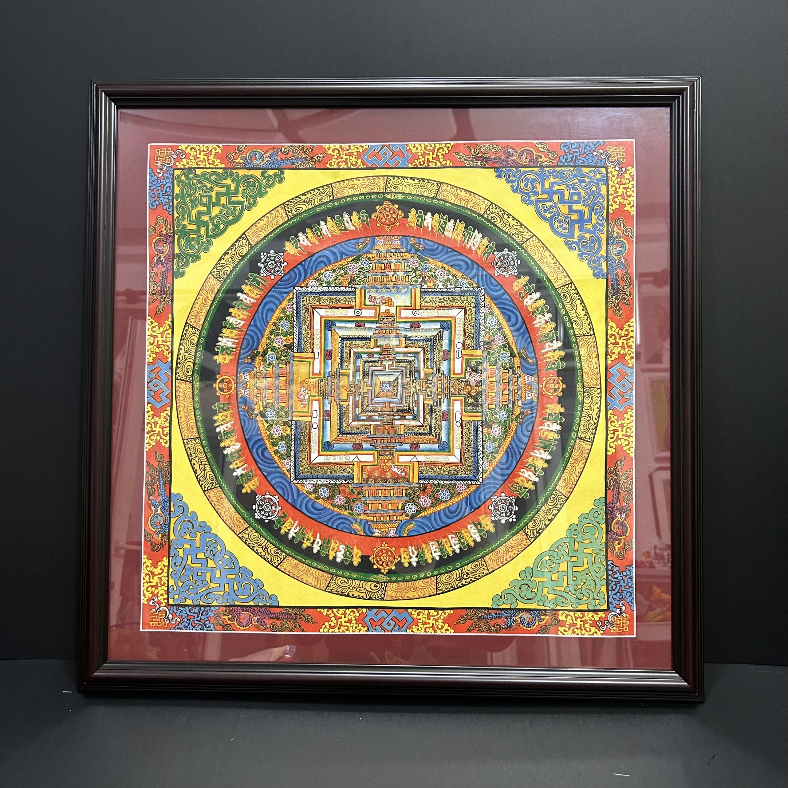 Tranh Mandala nên dùng khung nào?