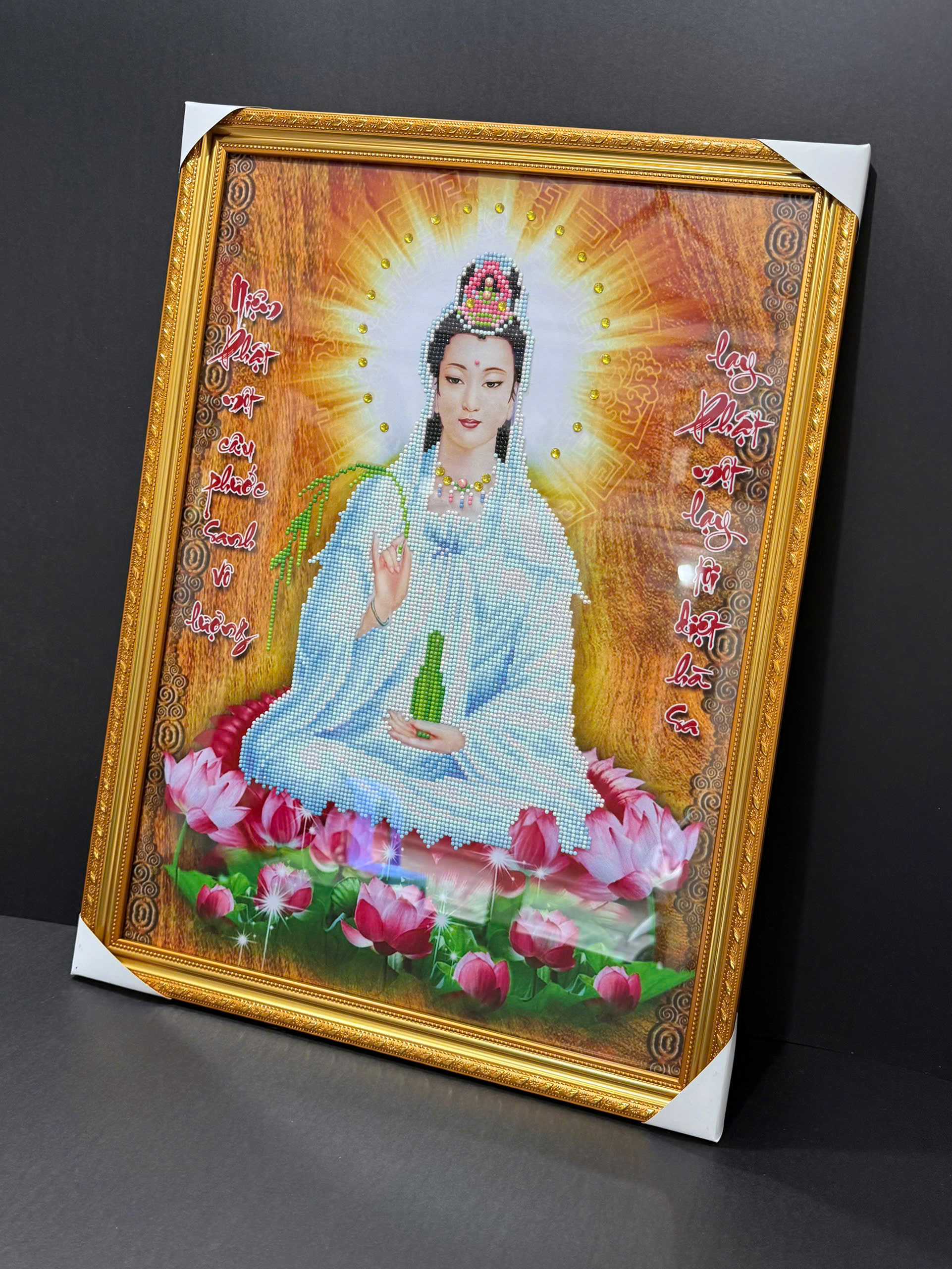 Tranh Phật có nên dùng kính?
