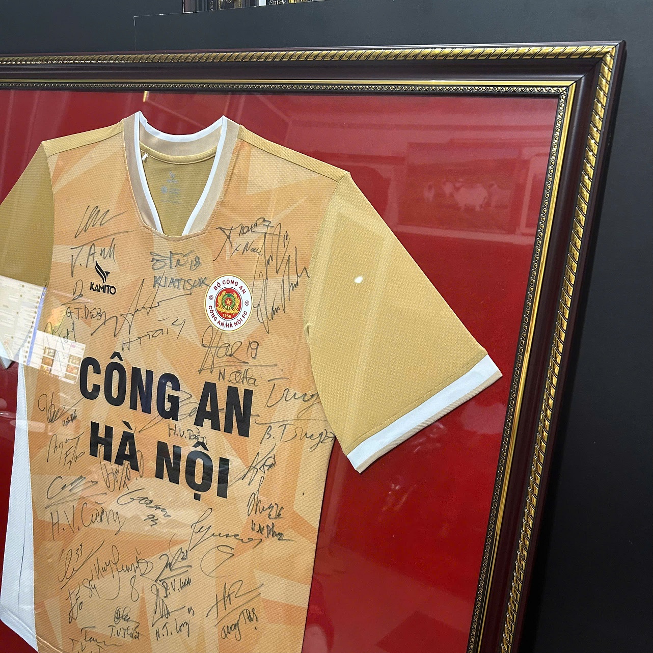 Khung Áo Bóng Đá Công An Hà Nội